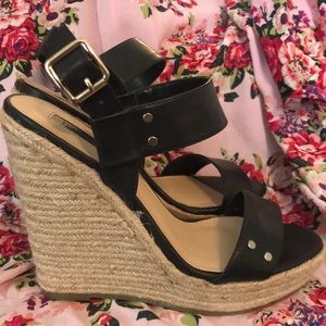 Black wedges